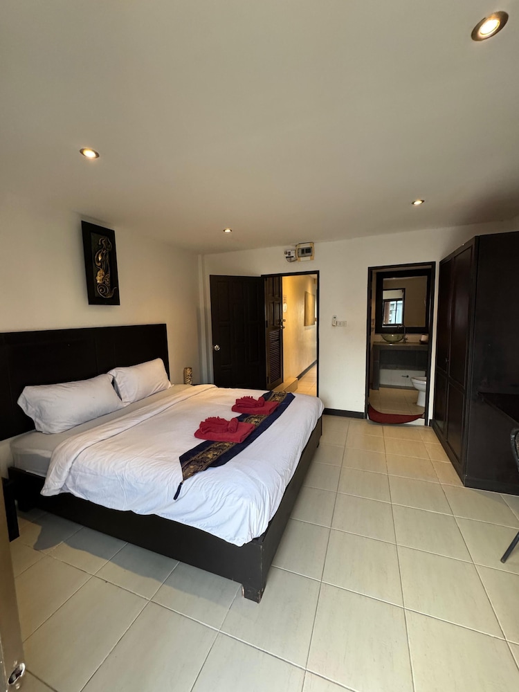 1 BEDROOM, CITY, APARTMENT