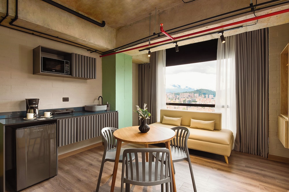 Urbit Social Lofts 31/35