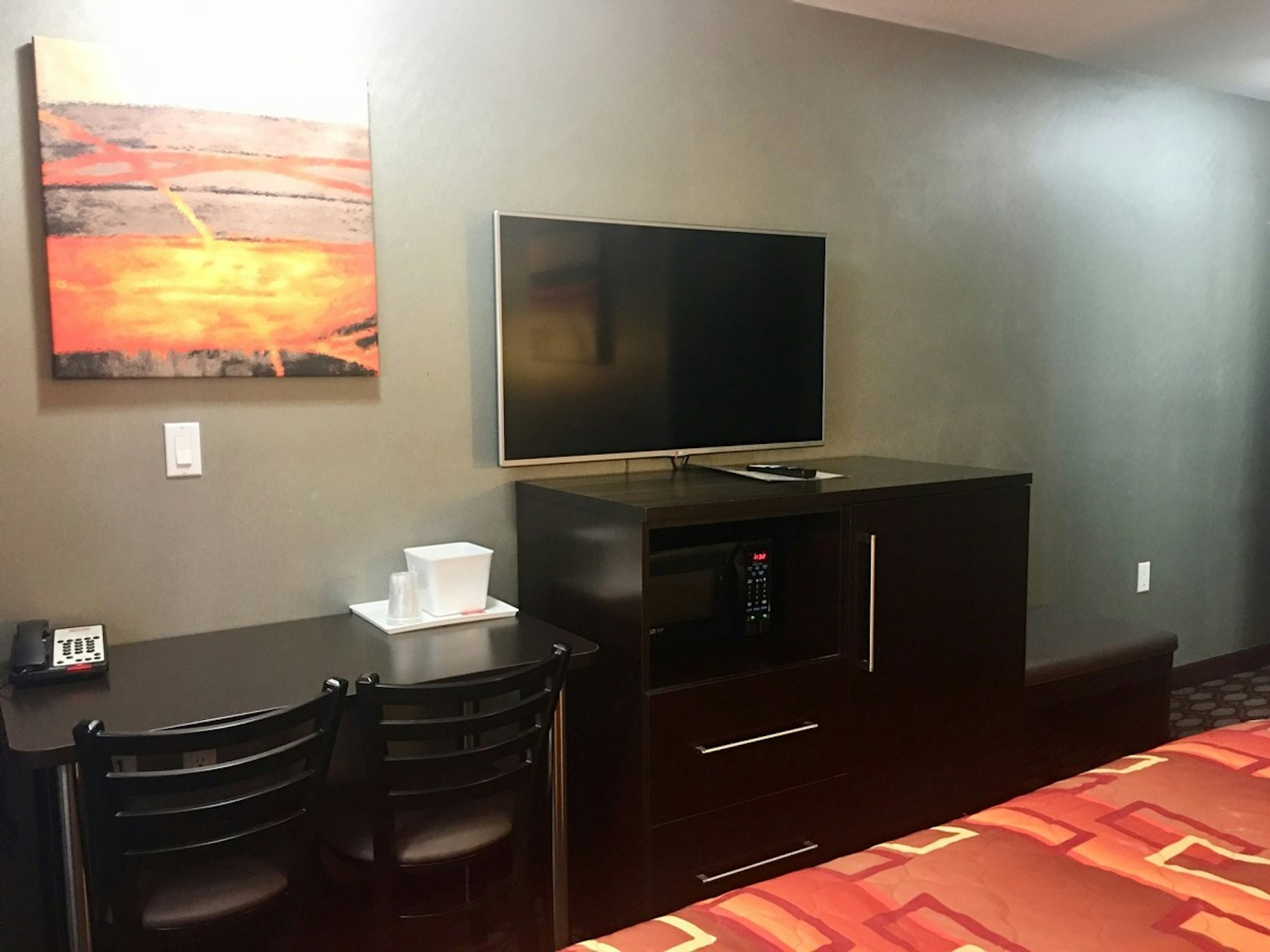 Red Carpet Inn Elmwood Park 36/48
