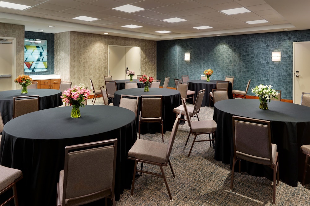 SpringHill Suites by Marriott Arlington TN 13/27