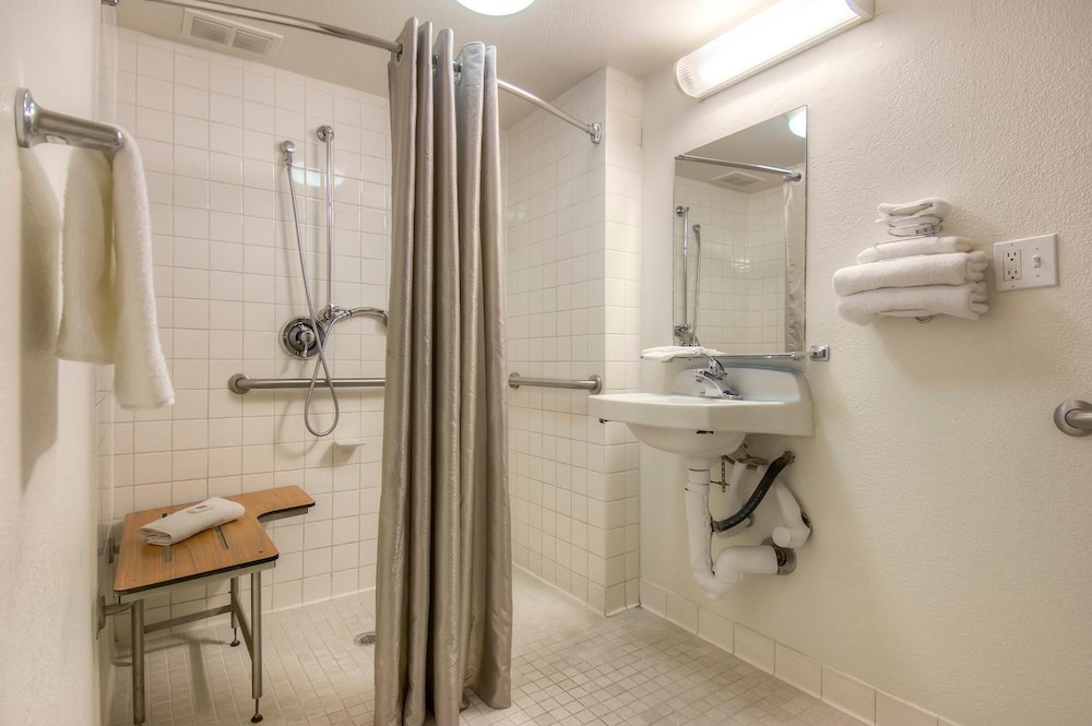 Motel6 Oceanside, CA 59/62