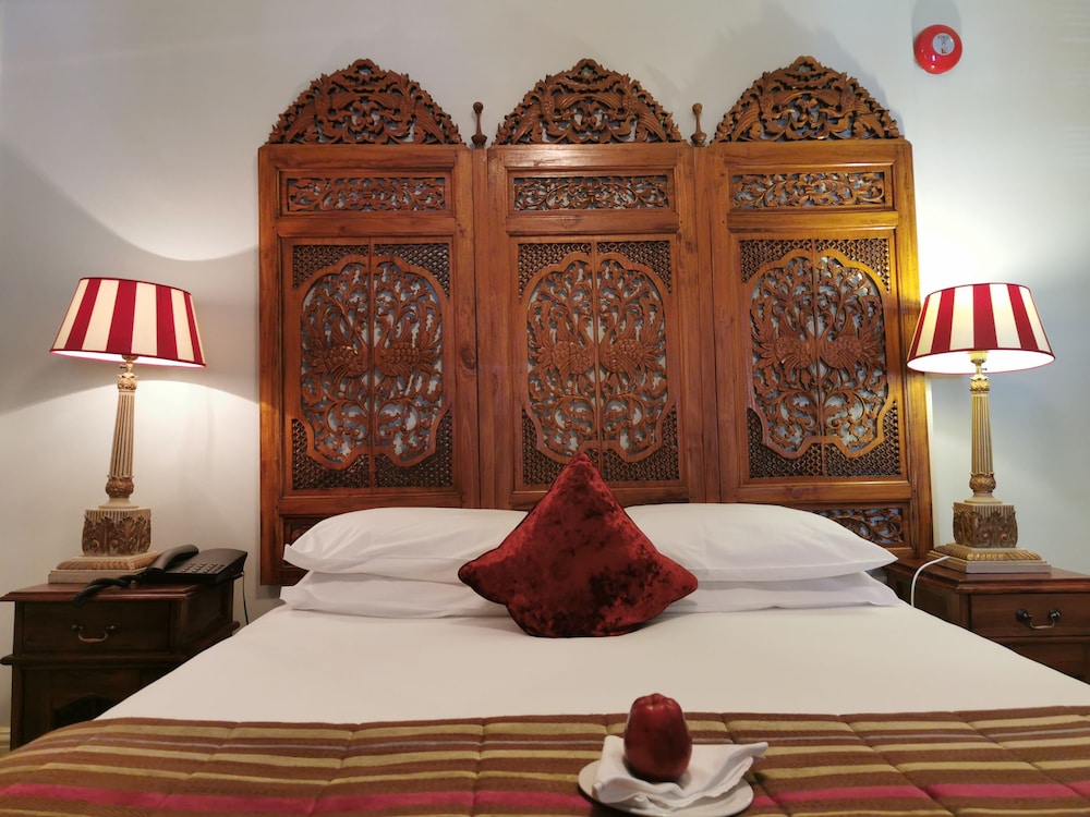 Twenty Nevern Square Hotel 18/49