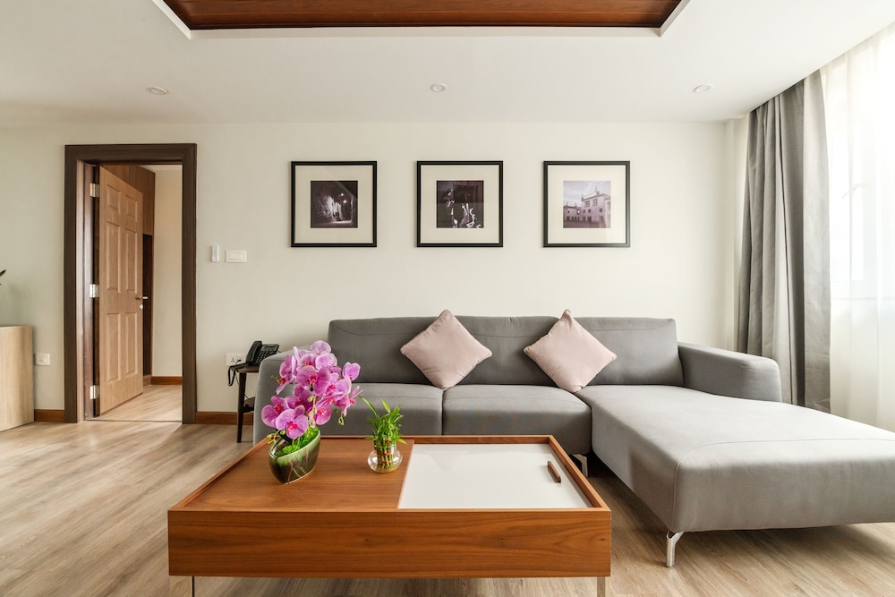 Mila Hotel 62/86