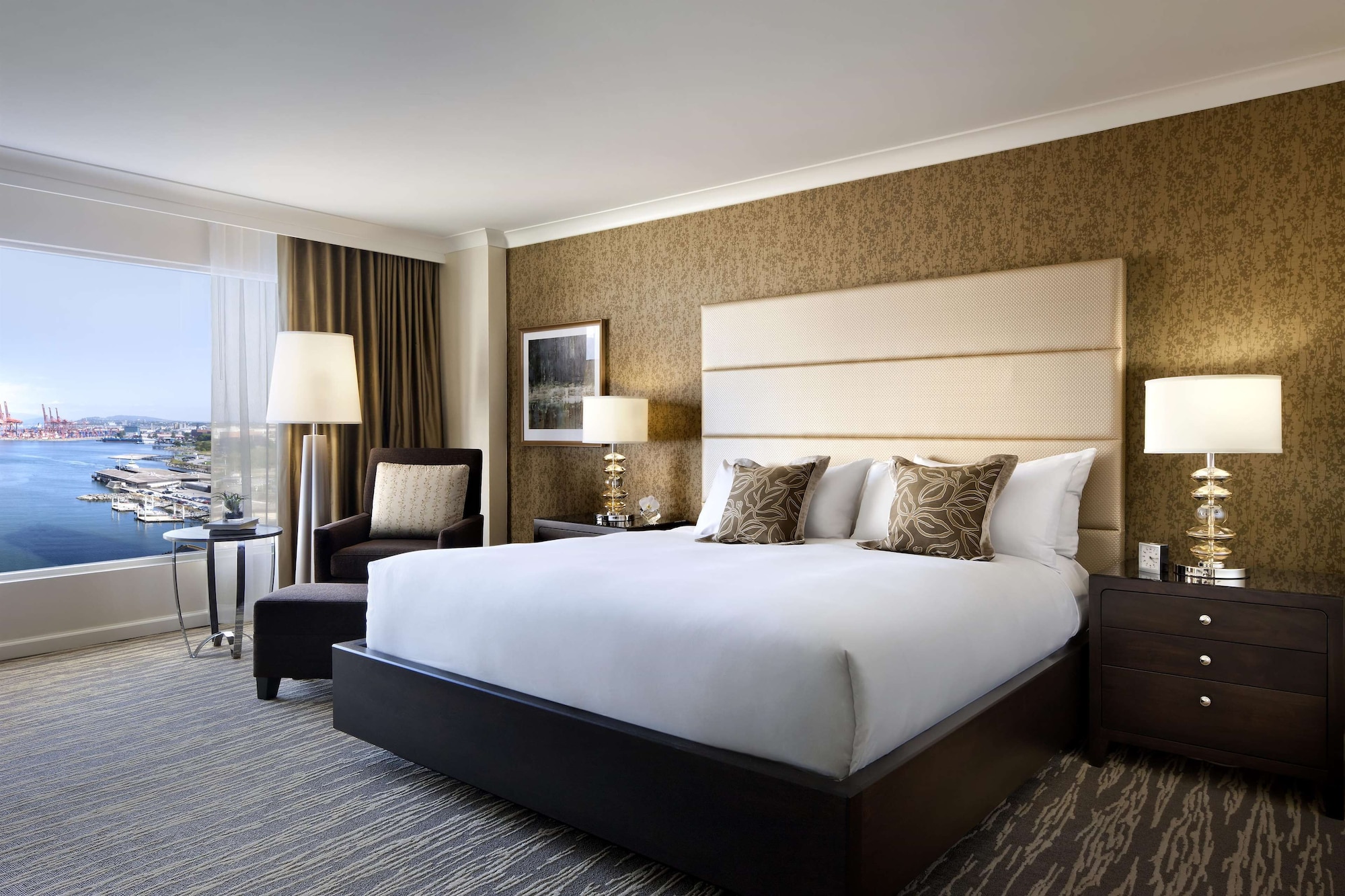 SIGNATURE, KING BED, HARBOUR VIEW