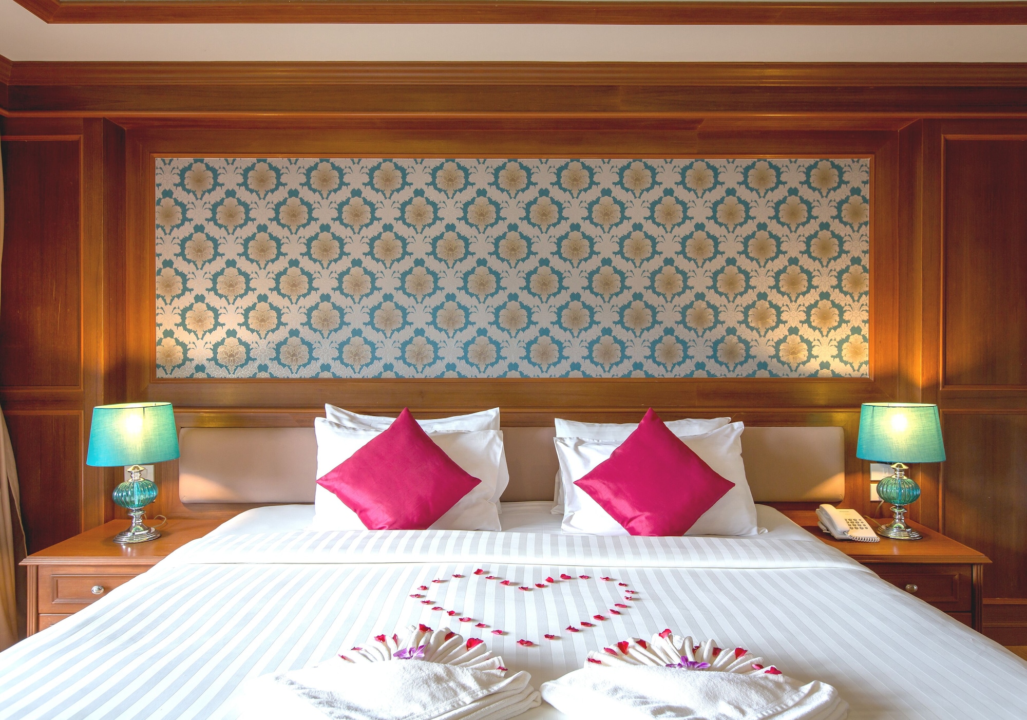 GRAND, DELUXE, BALCONY
