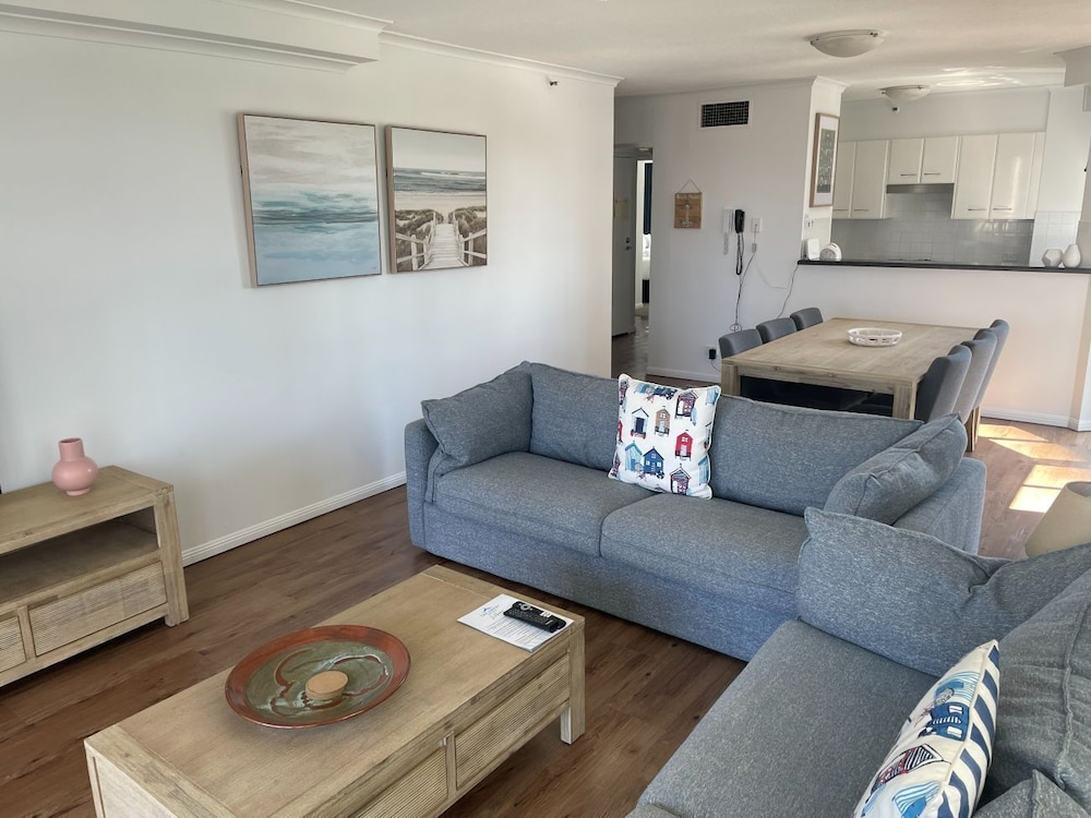 Crest Apartments 52/64