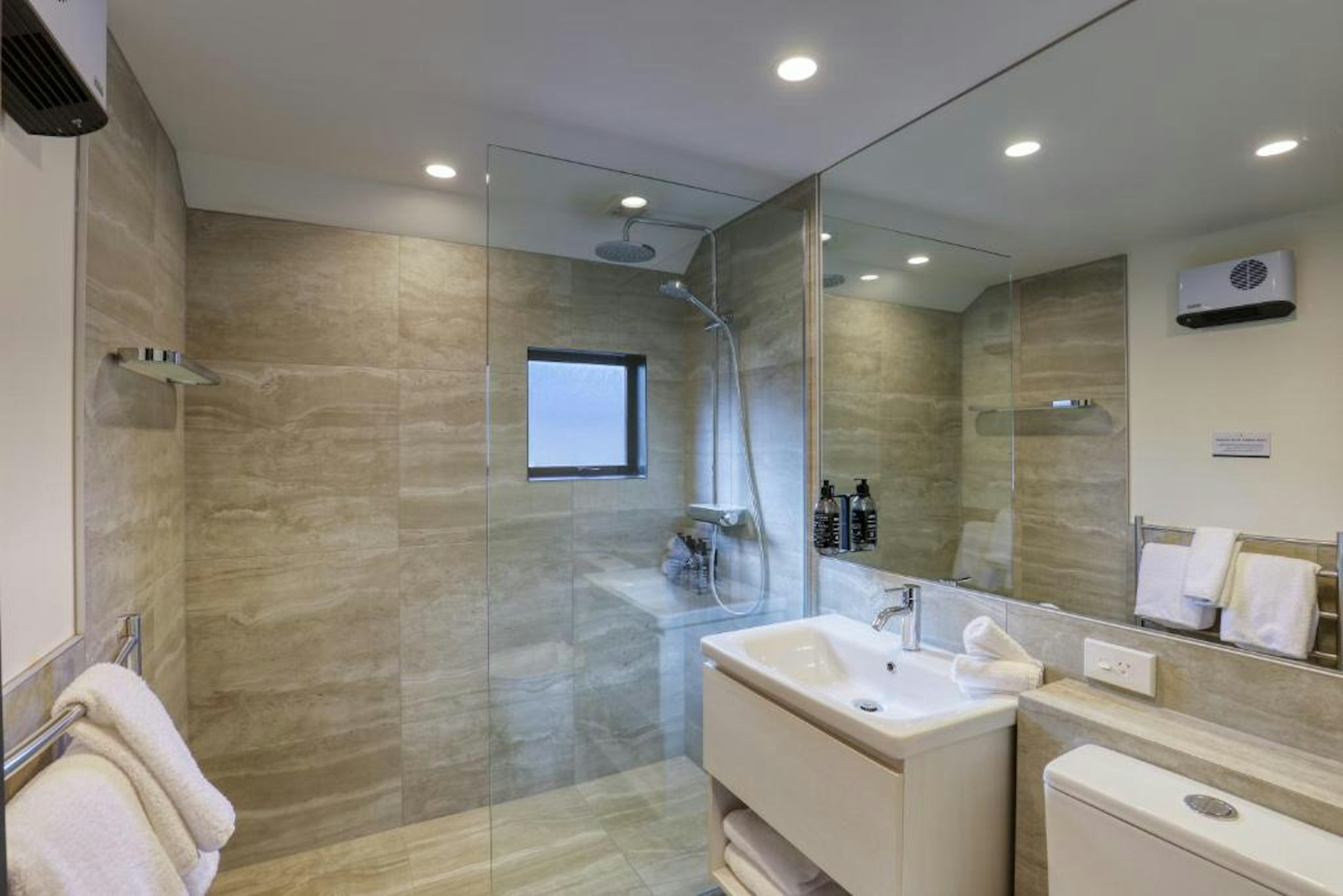 Garden Court Suites And Apartments 70/75