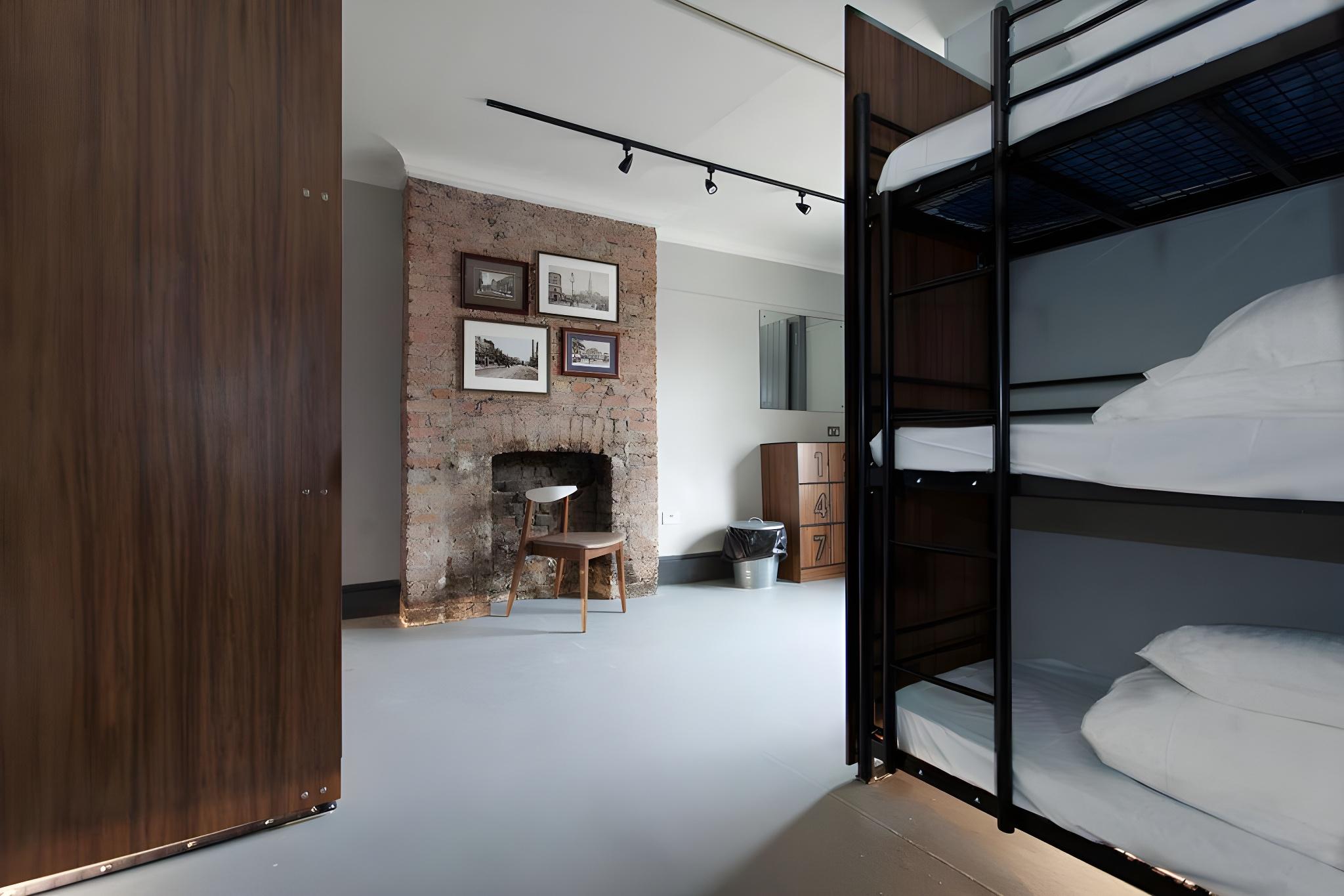 Private, Mixed Dorm, 6 Beds, Shared Bathroom