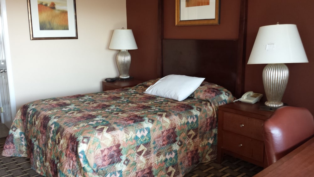 Executive Inn & Suites 25/33