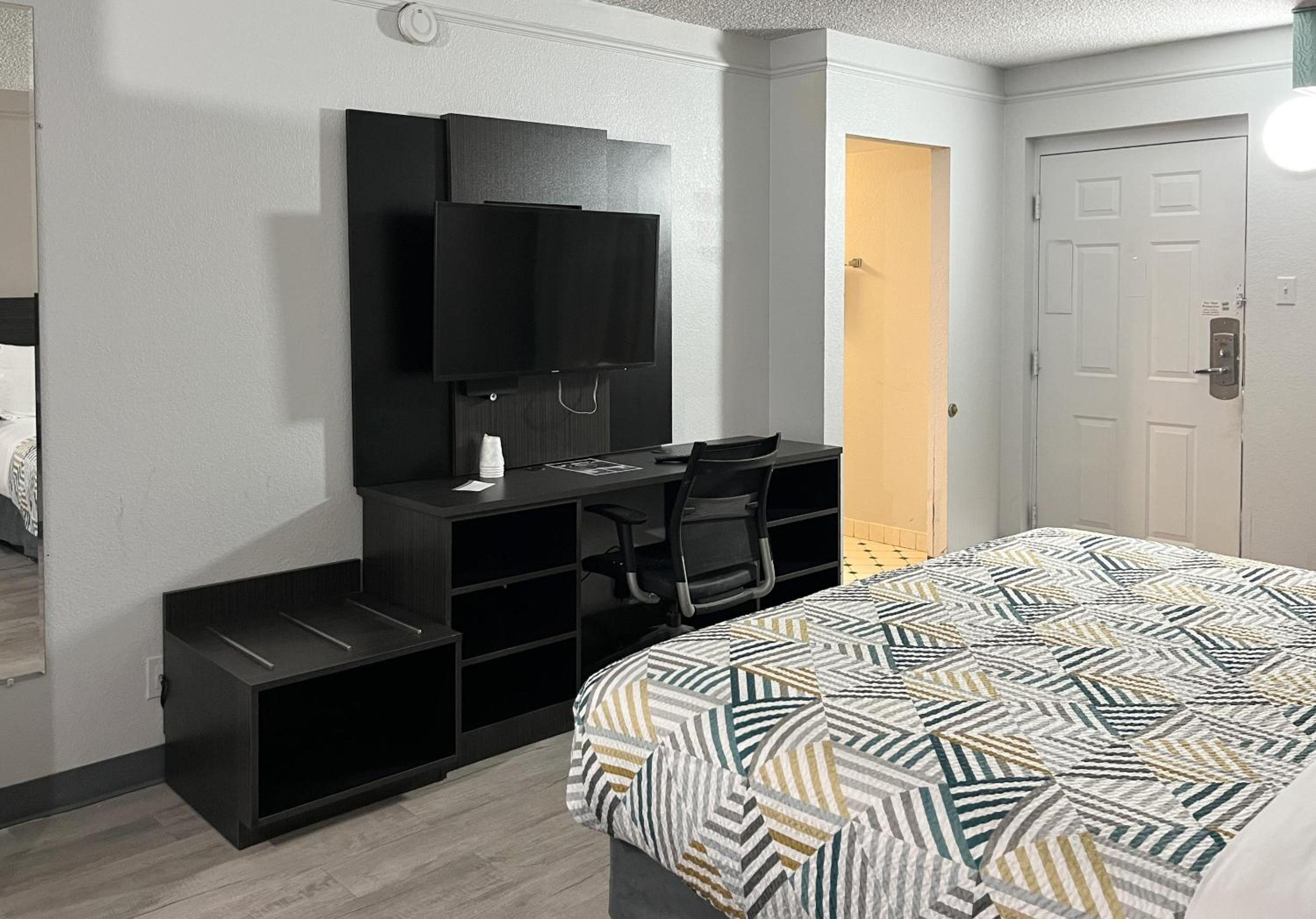 Studio6 Suites Dayton, OH - Englewood 17/24