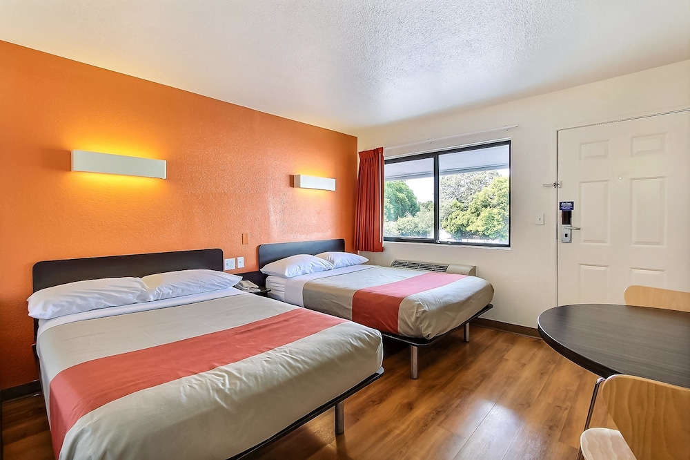 Motel6 Sunnyvale, CA - South 16/38
