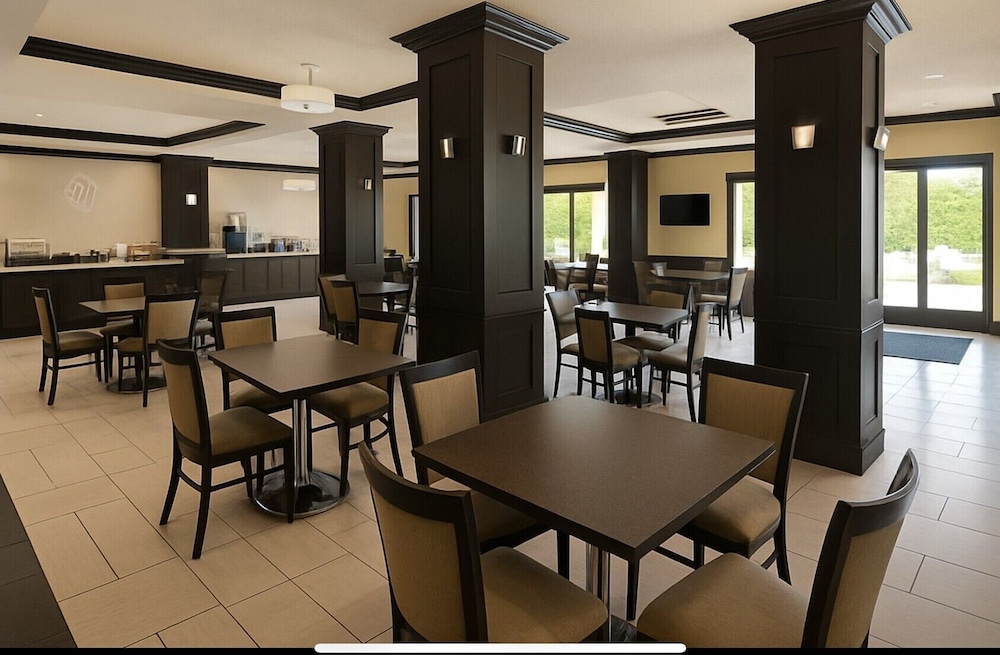 Wingate by Wyndham Fort Saskatchewan 49/64