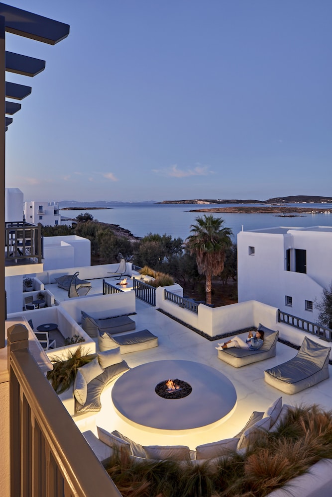 Parian Boutique Hotel 36/48