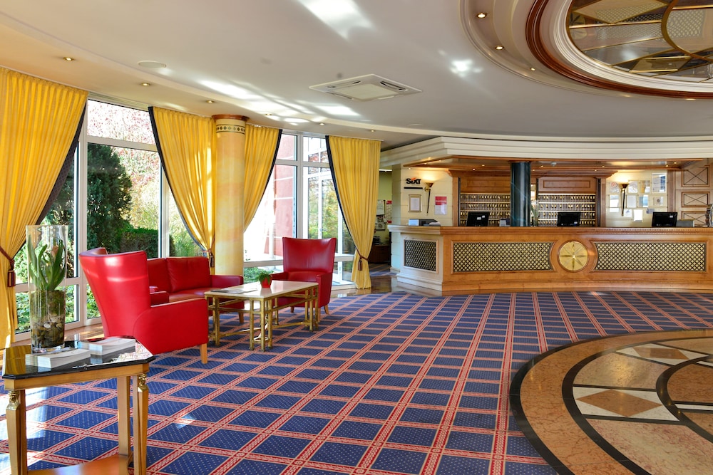 Monarch Hotel 4/68