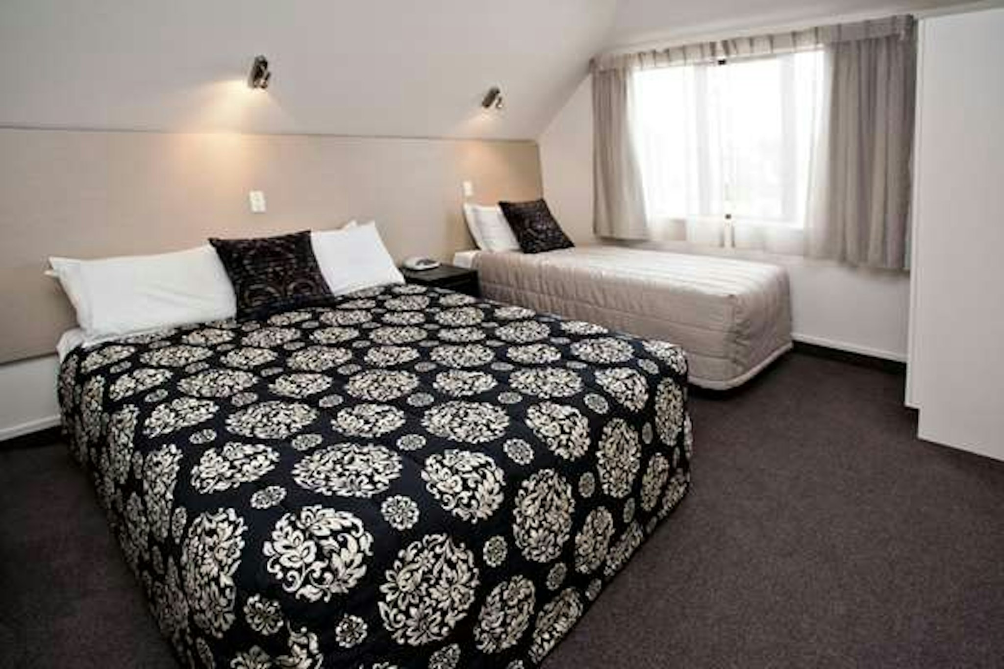 Cable Court Motel 5/37