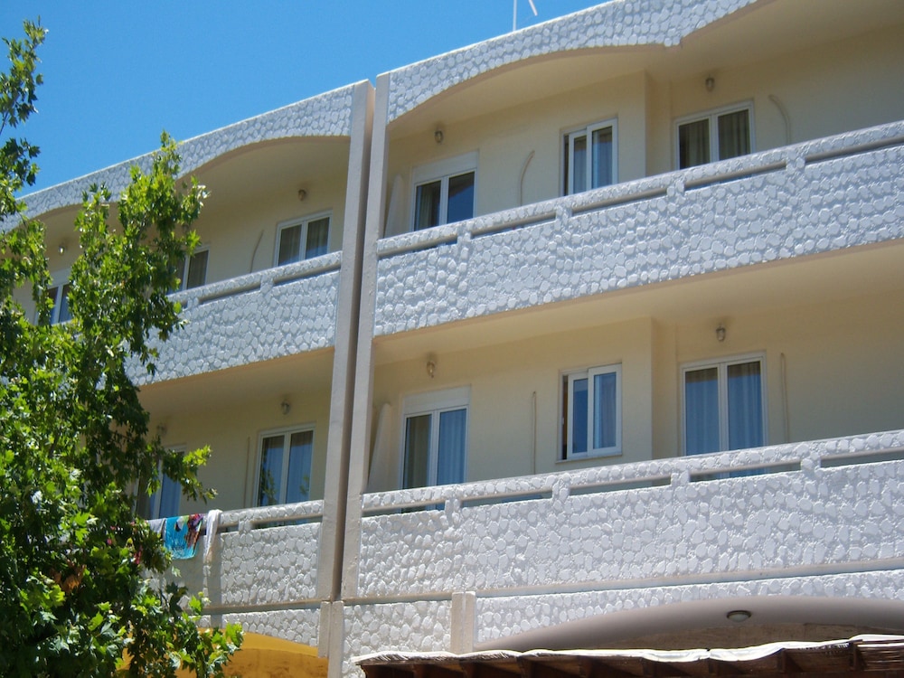 Fantasia Hotel Apartments 4/46