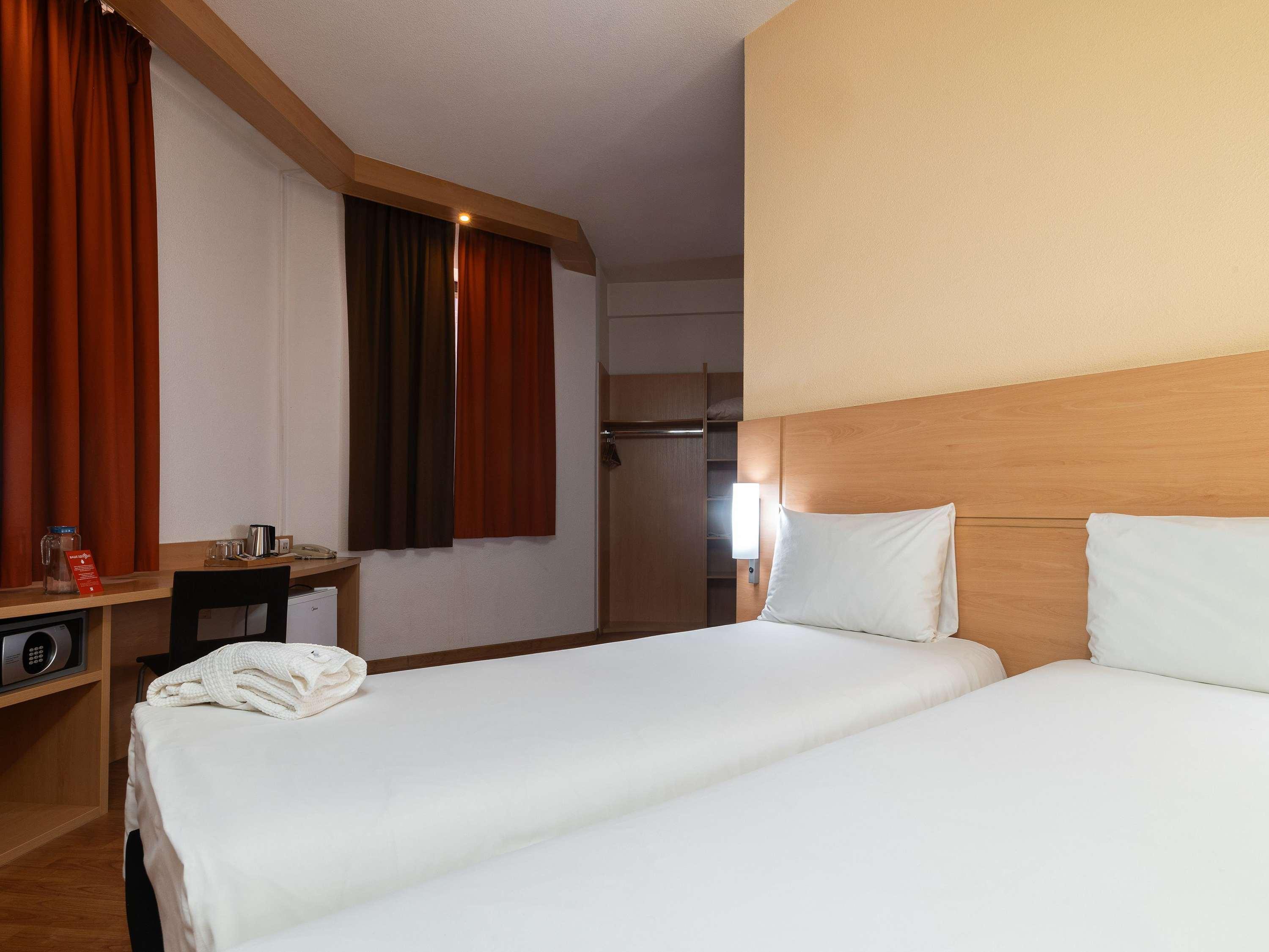 Room, Twin Beds, City View, Ibis Astana Hotel 6/10