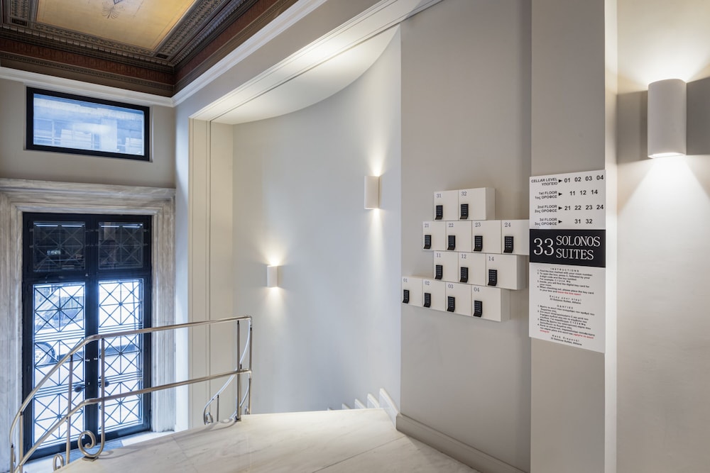 33 Solonos Suites 35/50
