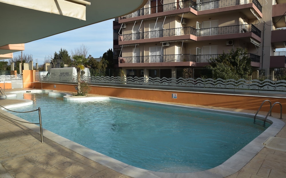 Philoxenia Hotel 10/75