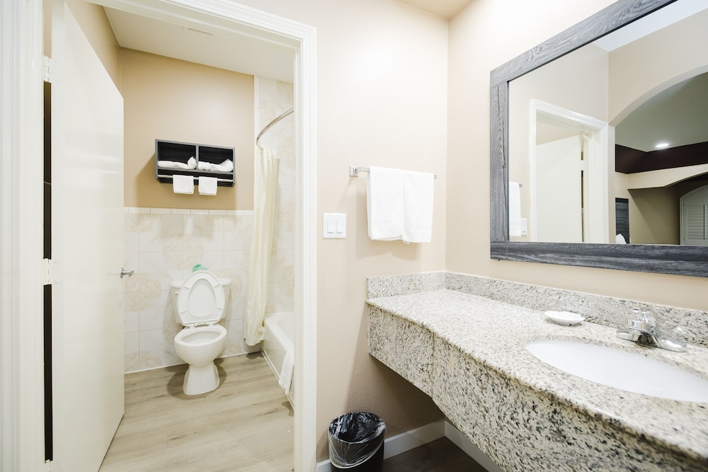 Sapphire Inn Suites 53/58