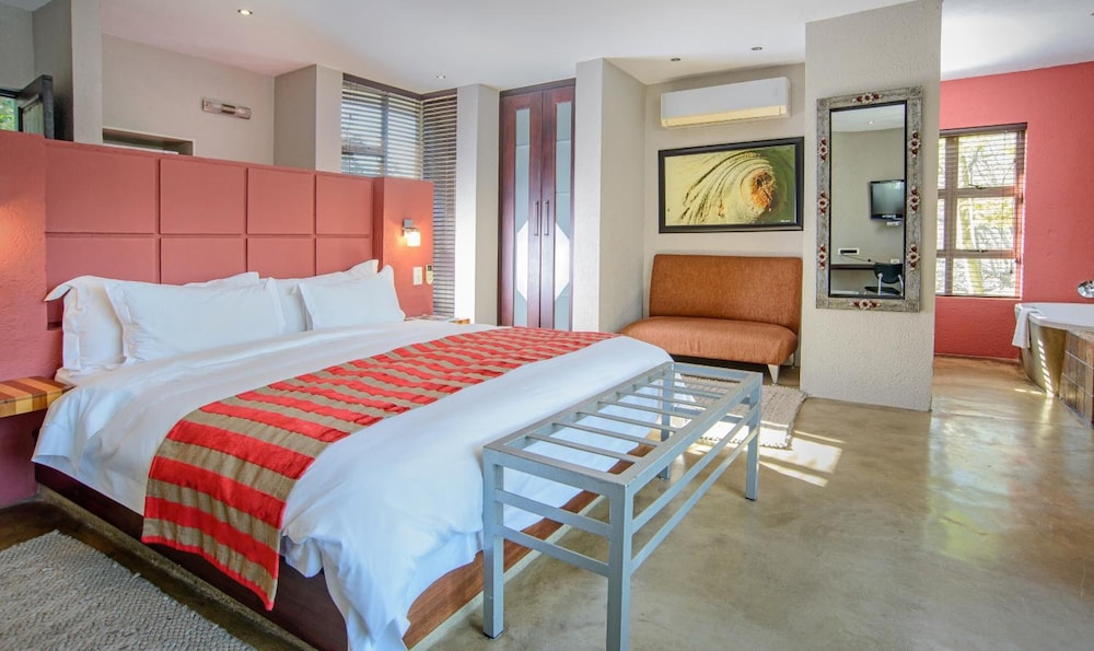 Francolin Lodge 19/50