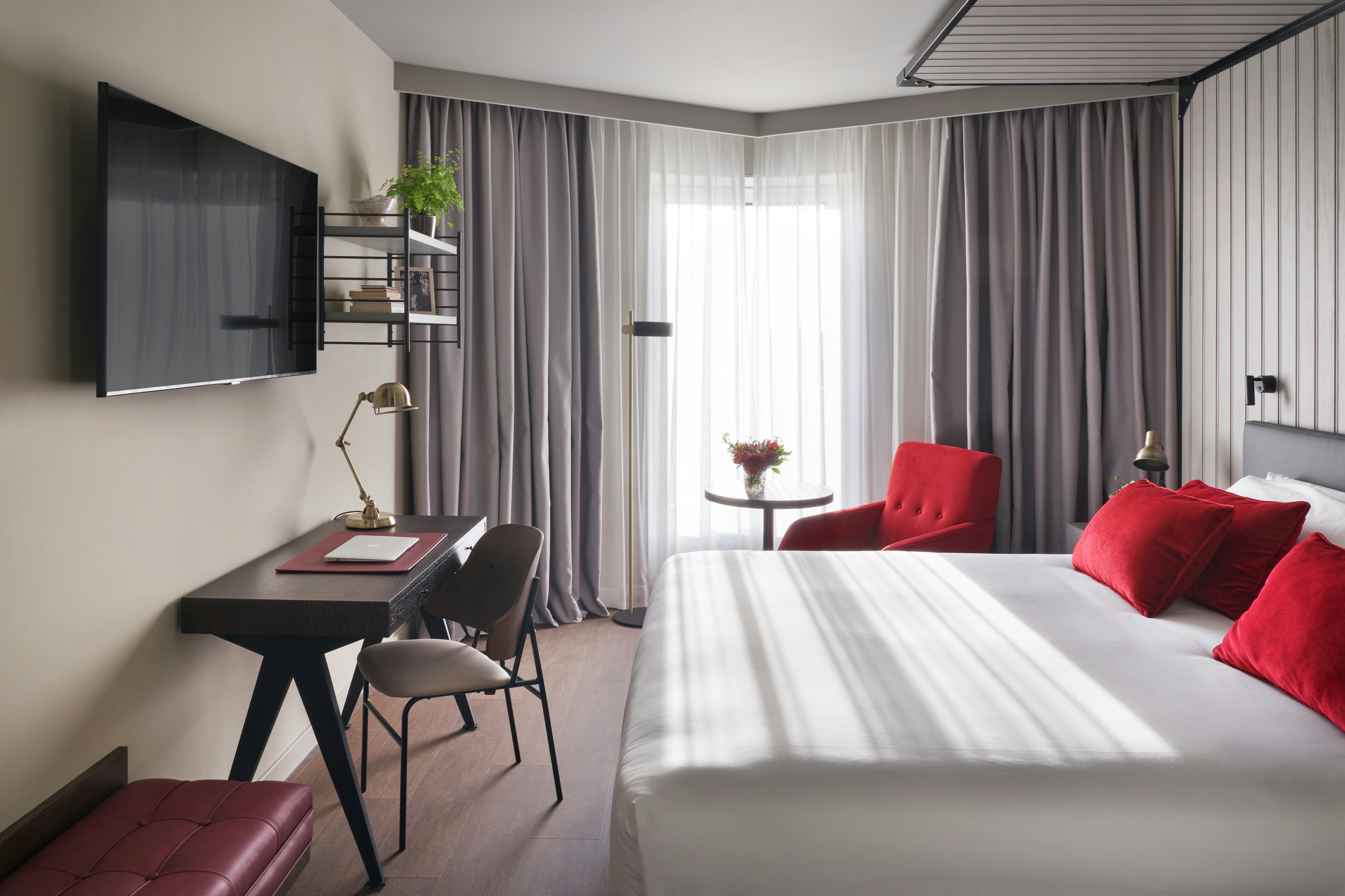 ROOM, KING BED