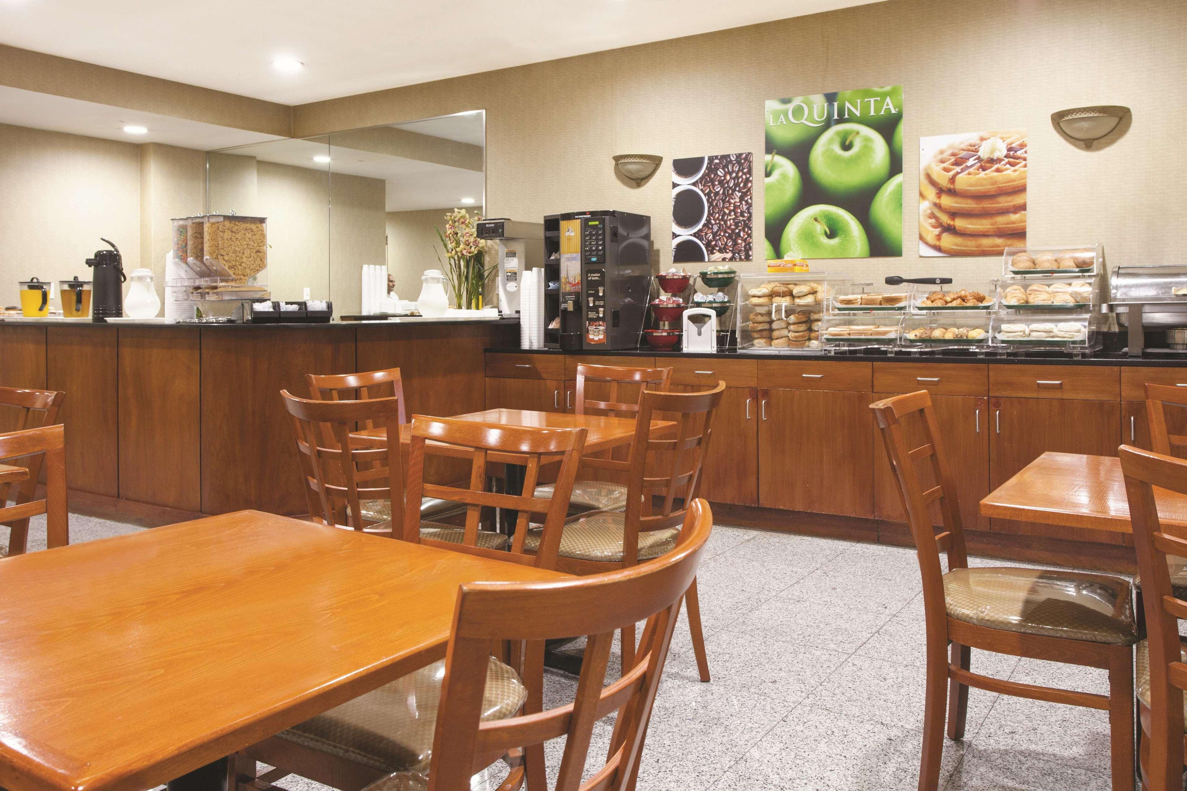 La Quinta Inn Queens New York City 14/19