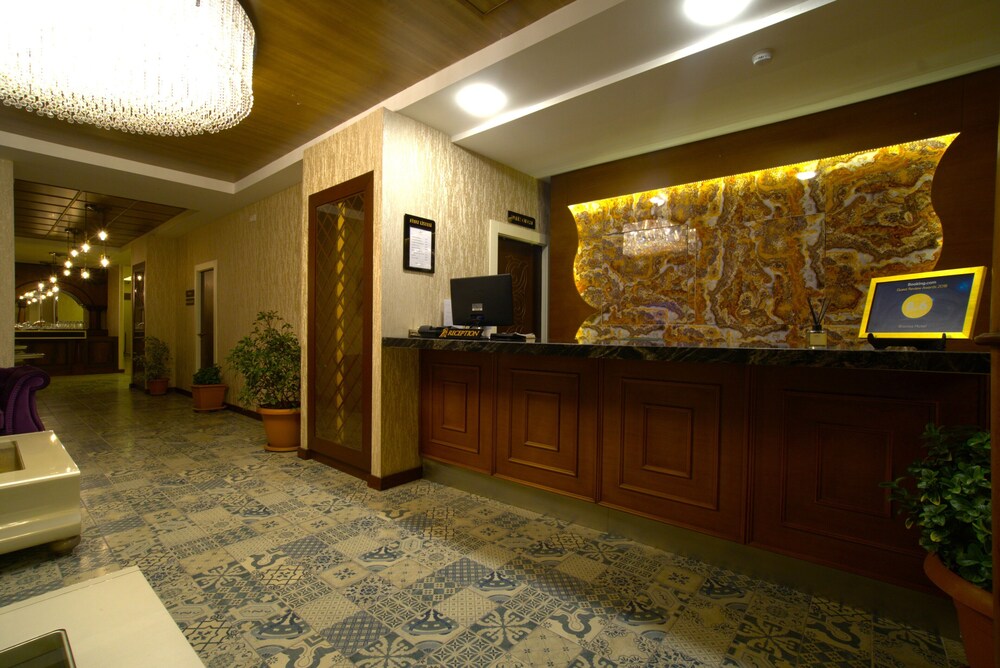 Kronos Hotel 4/39