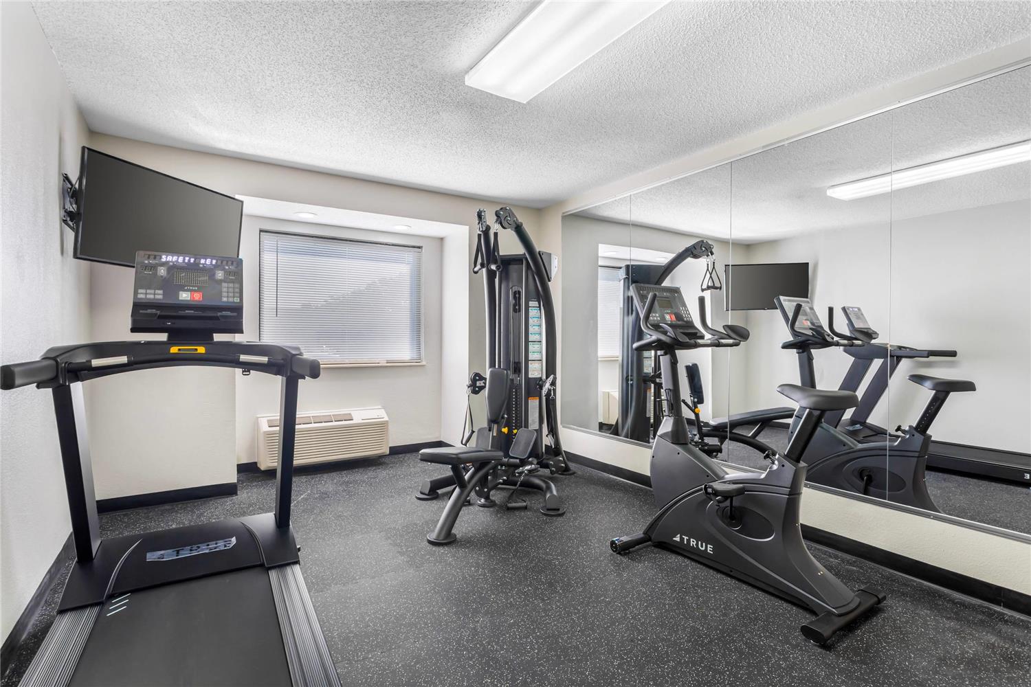 Quality Inn & Suites Knoxville West Cedar Bluff 11/18