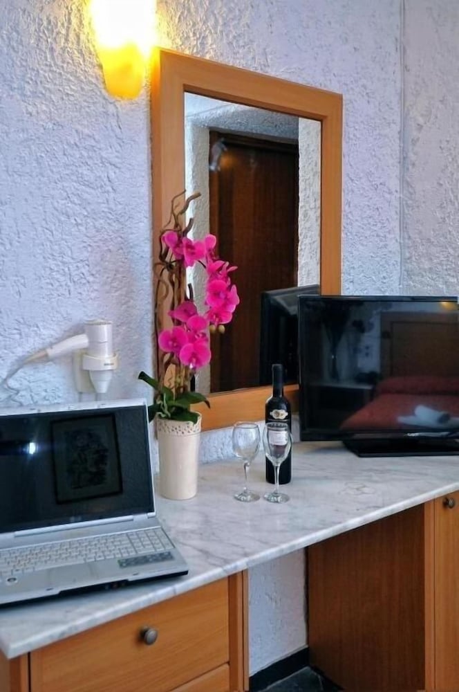 Karteros Hotel 32/49