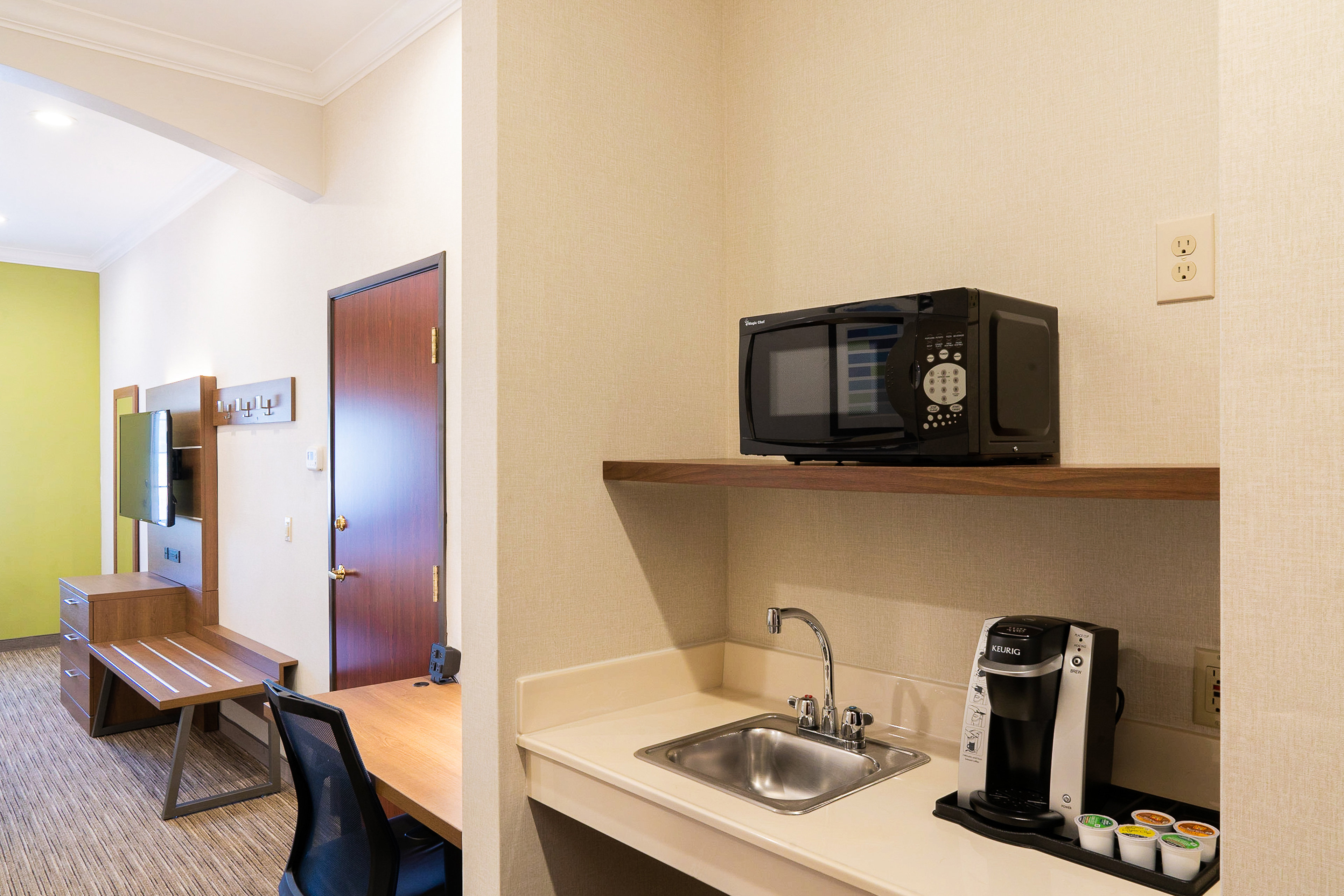 Holiday Inn Express Suites Davis University Area 27/27
