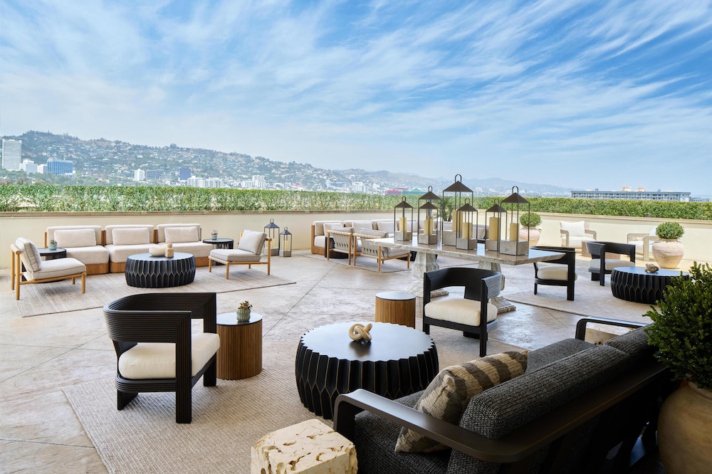 L Ermitage Beverly Hills 63/67