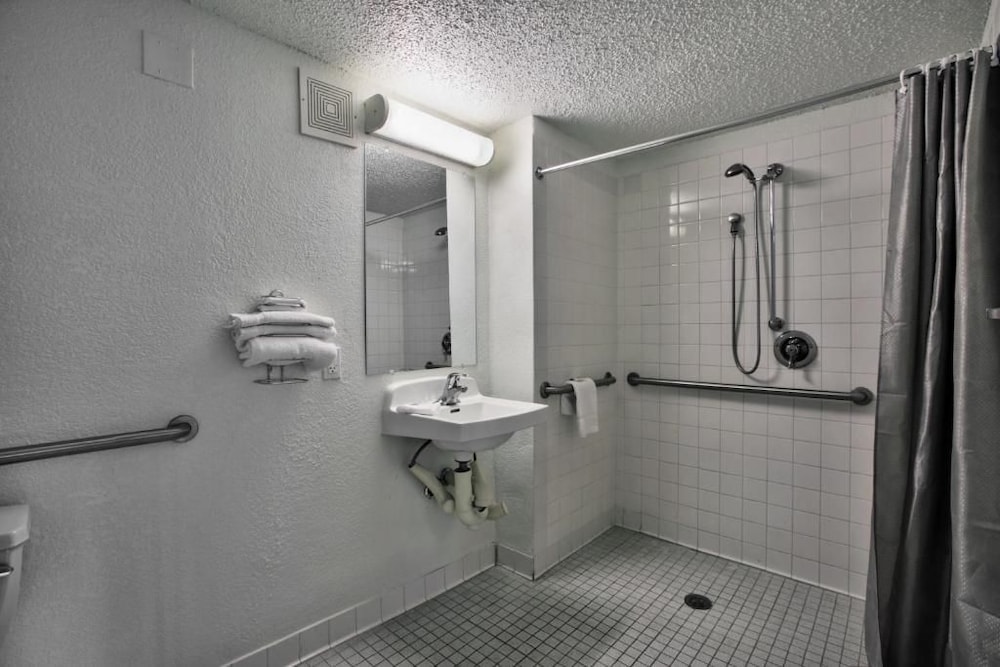 Loyalty Inn Tallahassee 45/48