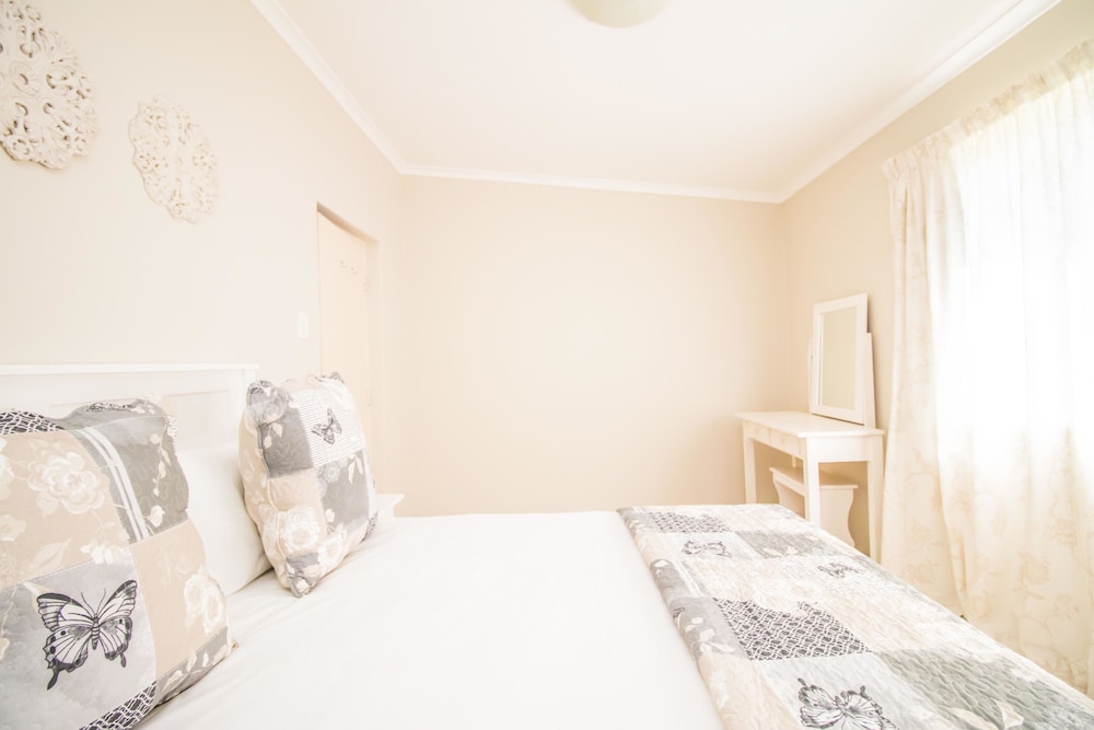 Little Rose Guesthouse & Self-Catering 49/50