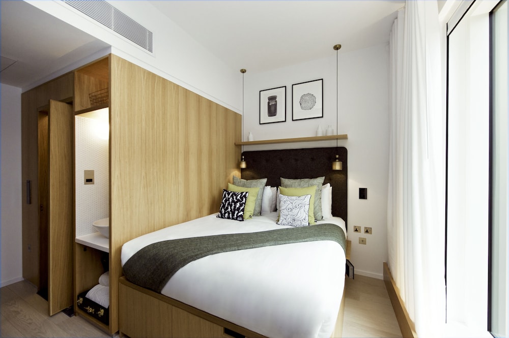 WILDE, DOUBLE BED