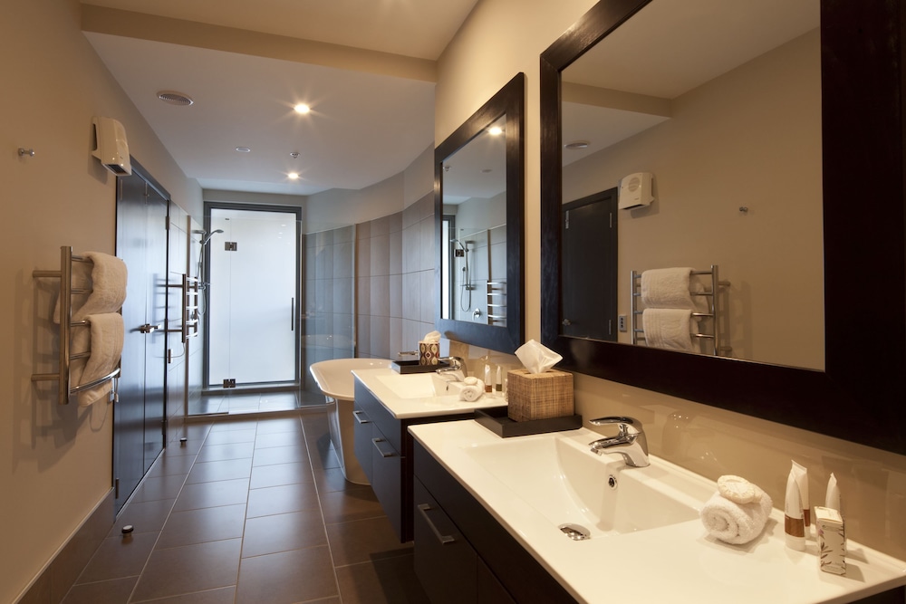 QUEENSTOWN VILLAGE APARTMENTS 19/54