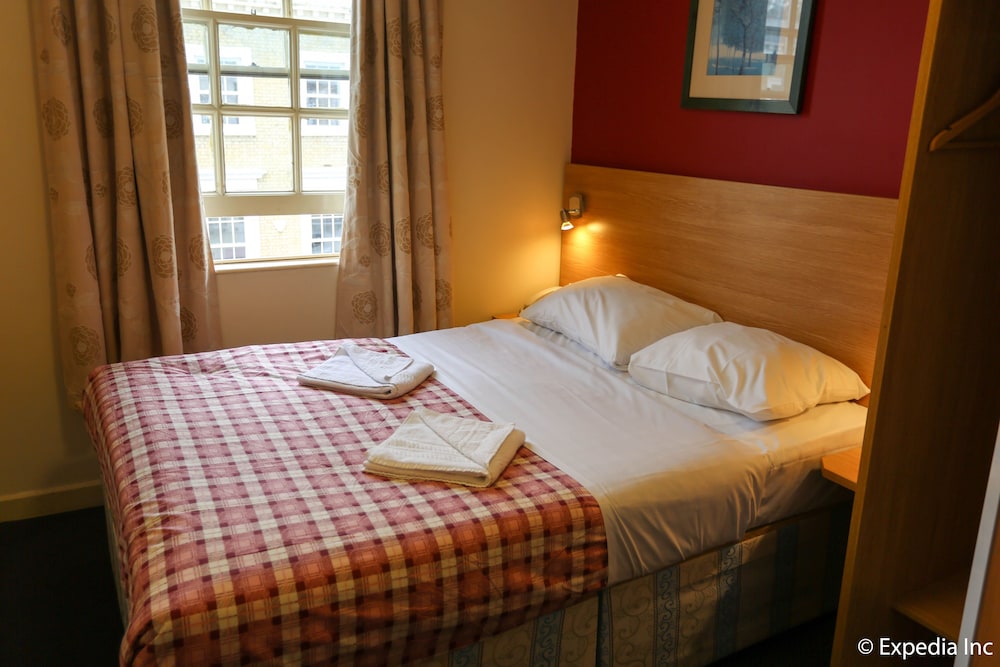 Colliers Hotel 22/38