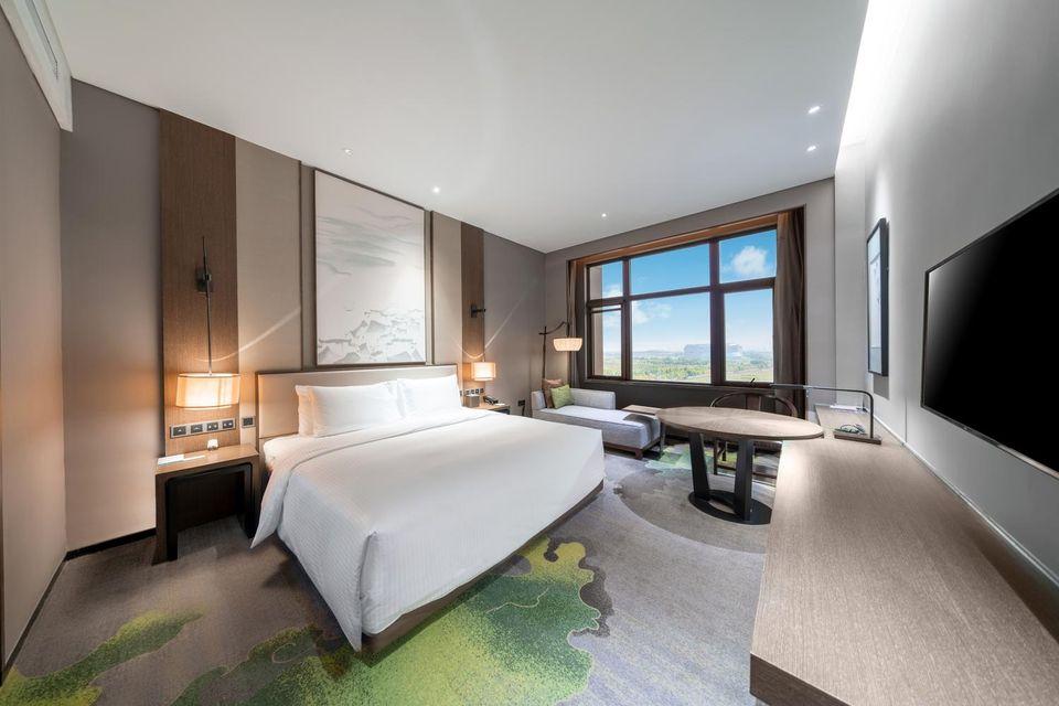 Deluxe, King Bed, Queen Bed, Lake View