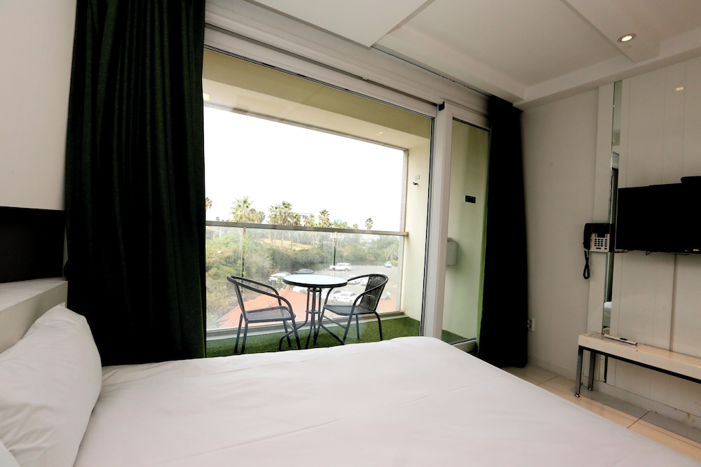 غرفة قياسية بسرير مزدوج، Hamdeok Beach Stay Jeju 3/6