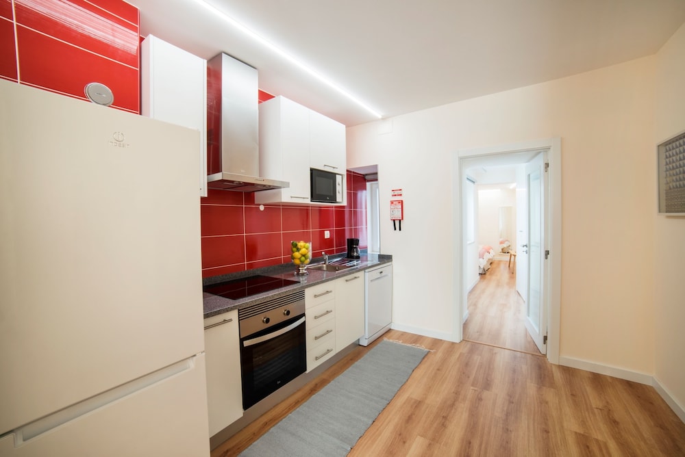Lis Apartments 7/66