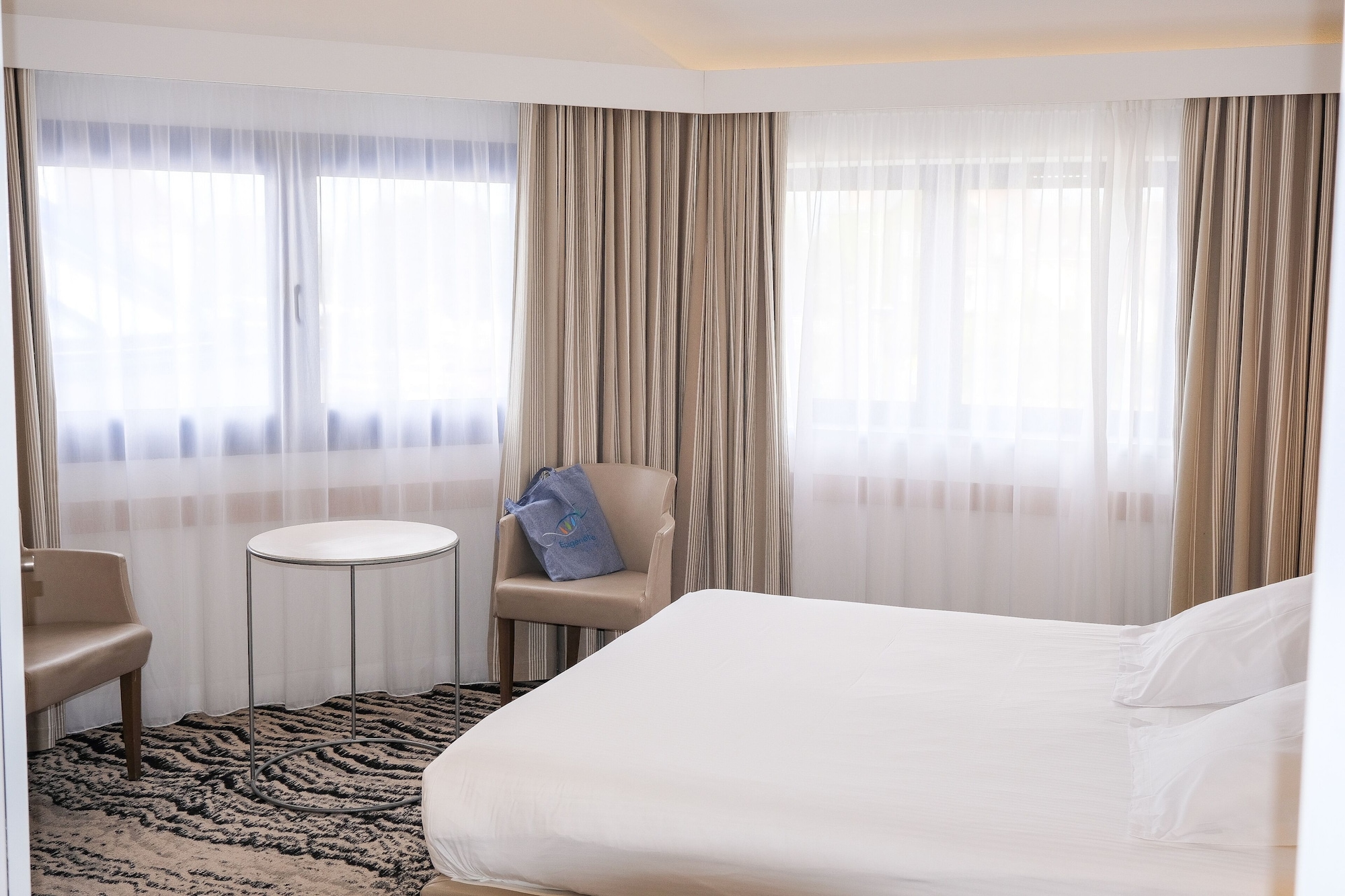Family Suite, Queen Bed, Sofa, Pool Access