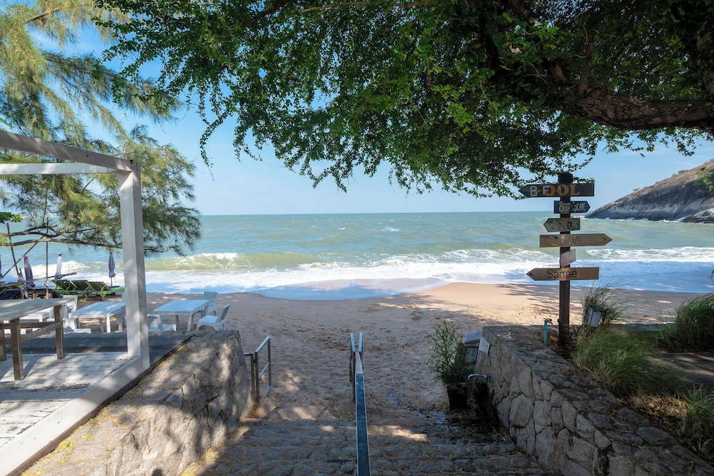 Sanae Beach Club 66/68