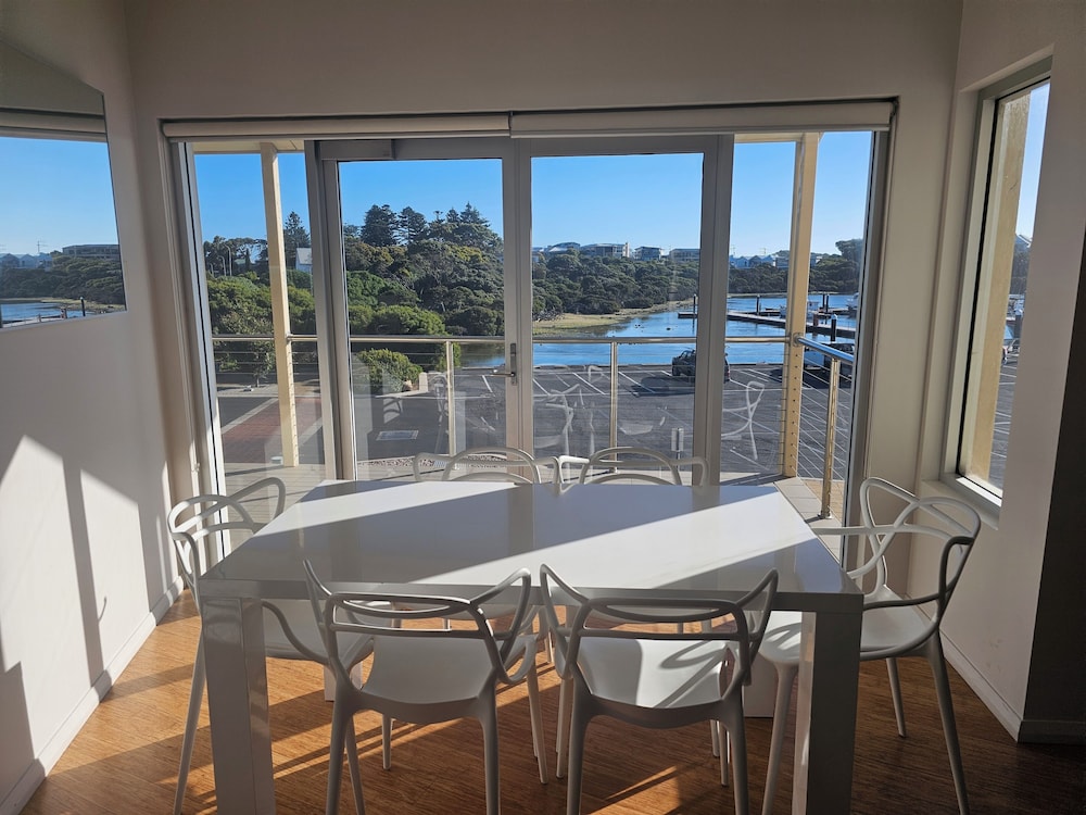 Robe Marina Accommodation 35/50