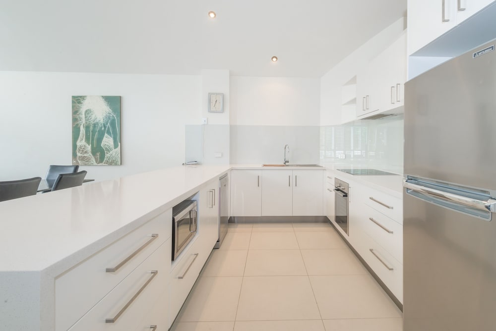 NOOSA OUTRIGGER BEACH RESORT 16/73