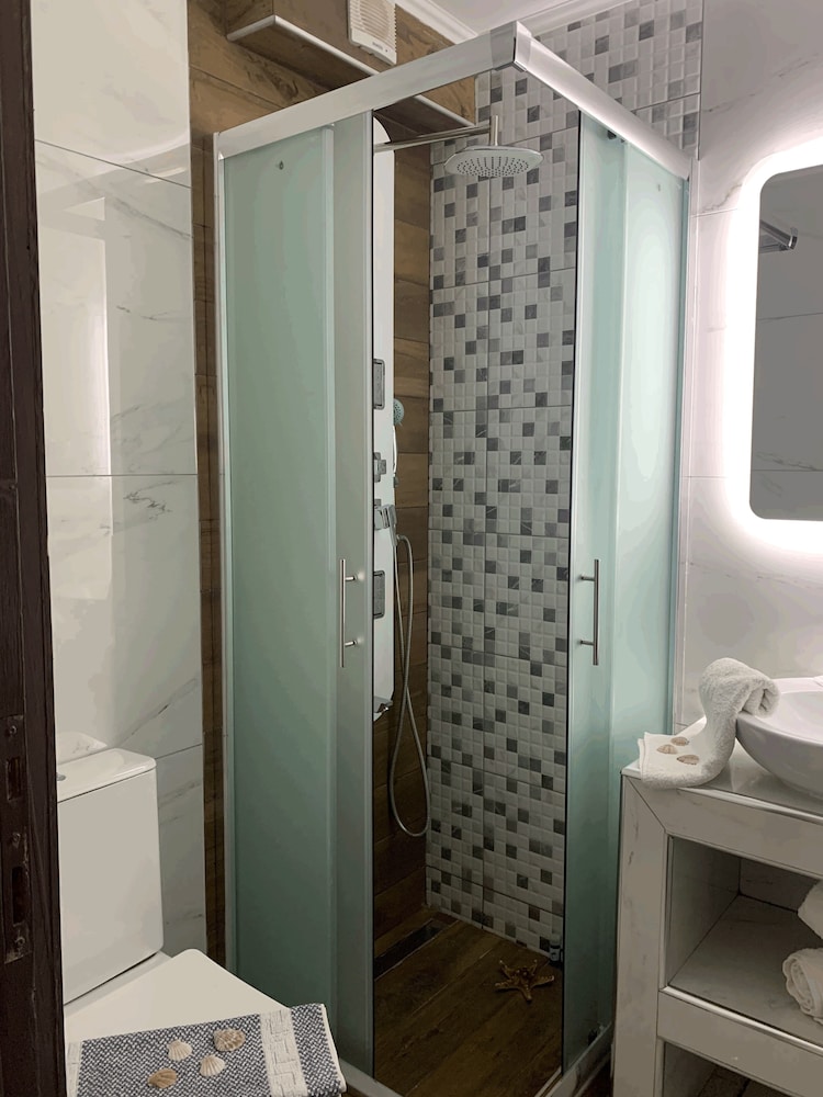 Polykratis Rooms 53/64