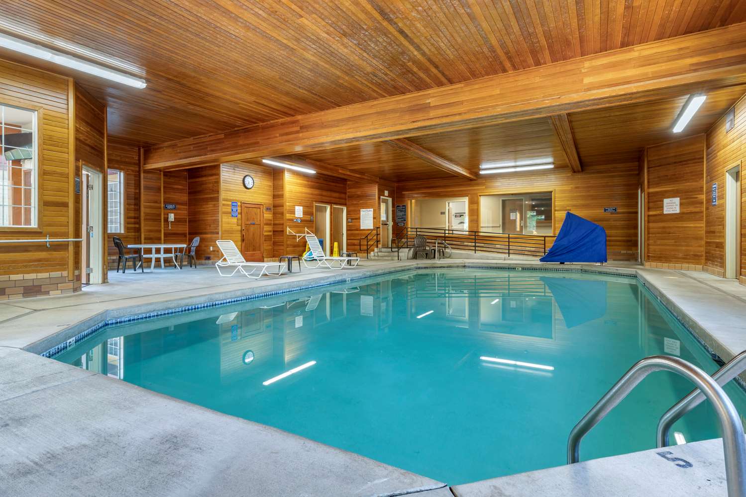 swimming pool spa