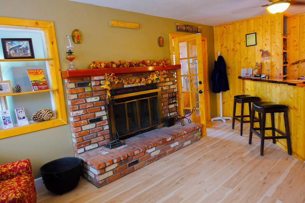 Sleepy Hollow Cabins and Hotel 45/50
