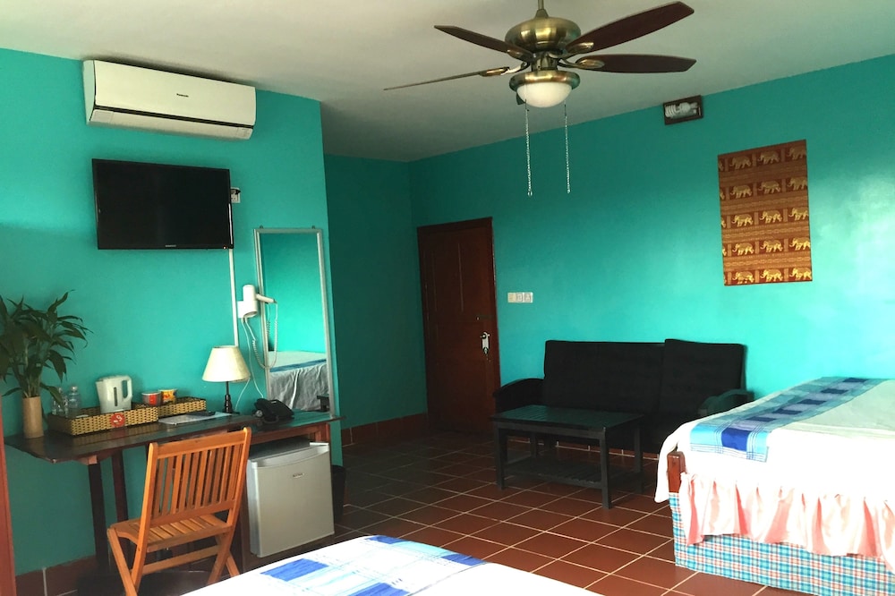 River Dolphin Hotel 8/52