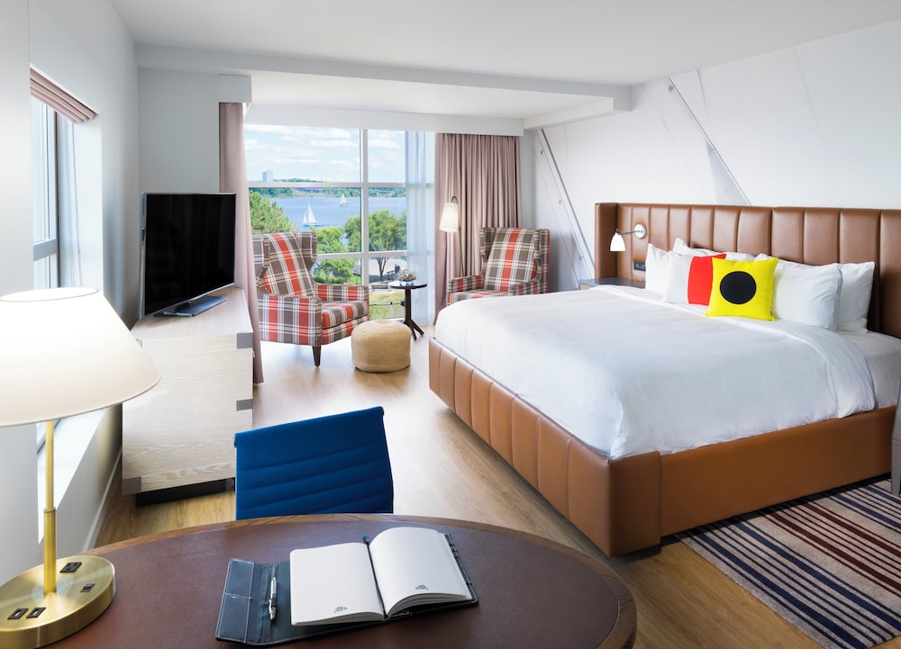 Premium, King Bed, River View, Corner