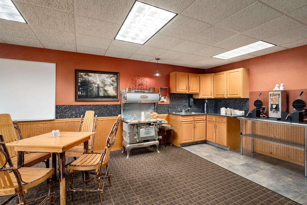 Super 8 By Wyndham Eveleth 36/49
